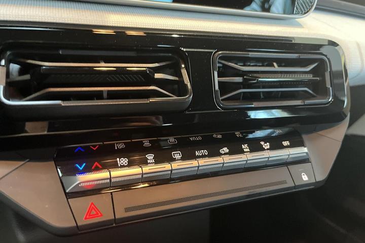 Grøn Renault 5 E-Tech fra 2025