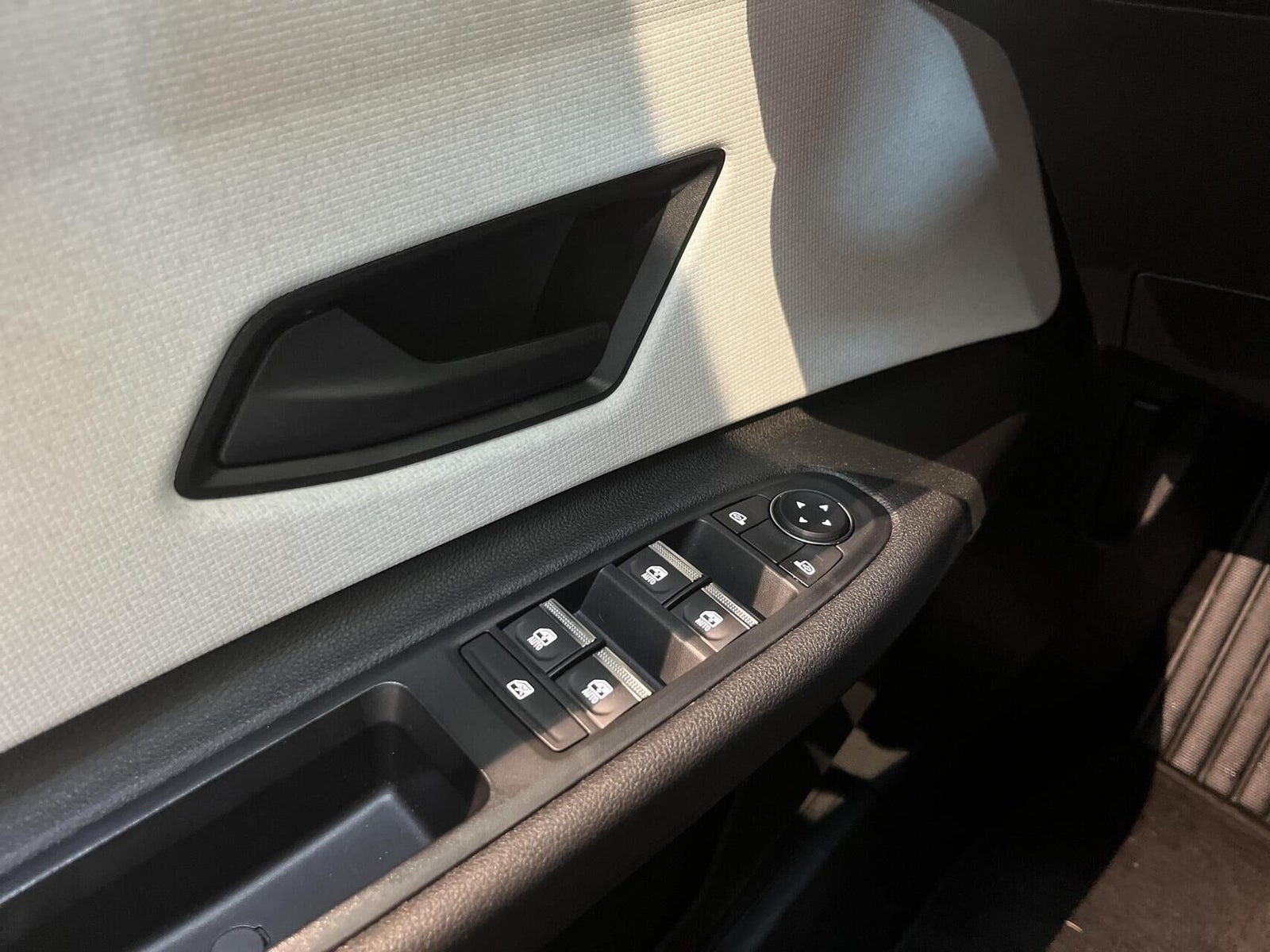 Grøn Renault 5 E-Tech fra 2025