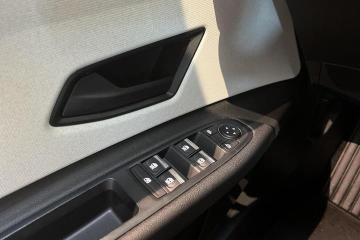 Grøn Renault 5 E-Tech fra 2025