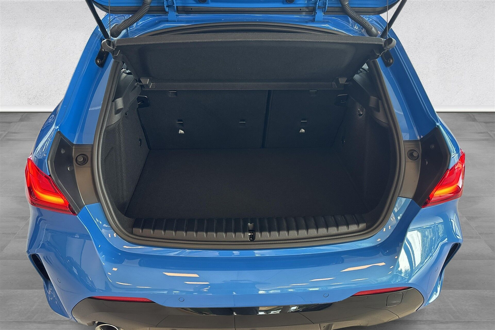 Blå BMW 118i fra 2020