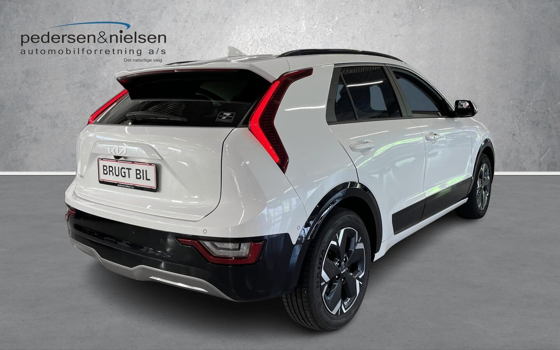 Hvid Kia Niro EV fra 2023