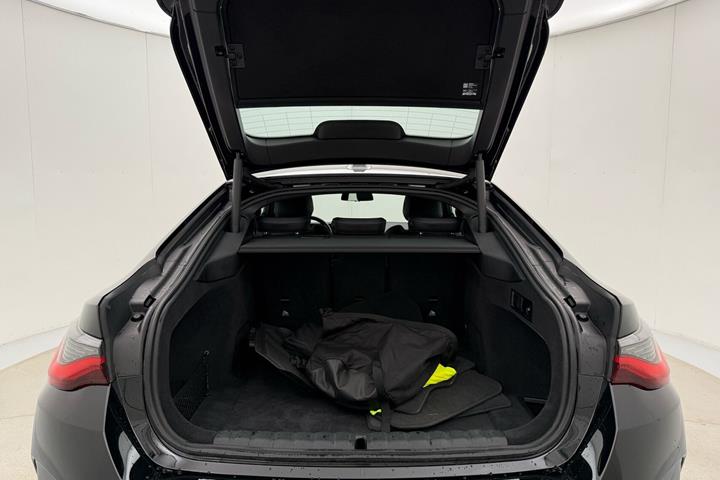 Sort BMW i4 fra 2023
