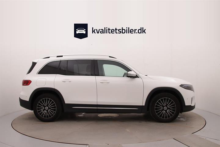 Hvid Mercedes EQB250+ fra 2024