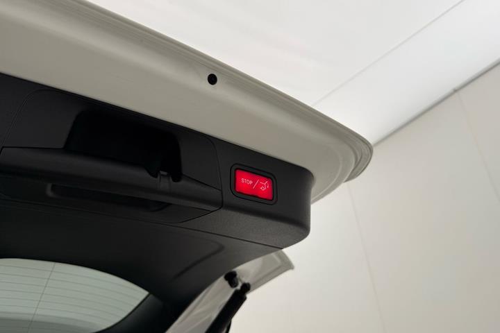 Hvid Mercedes EQB250+ fra 2024