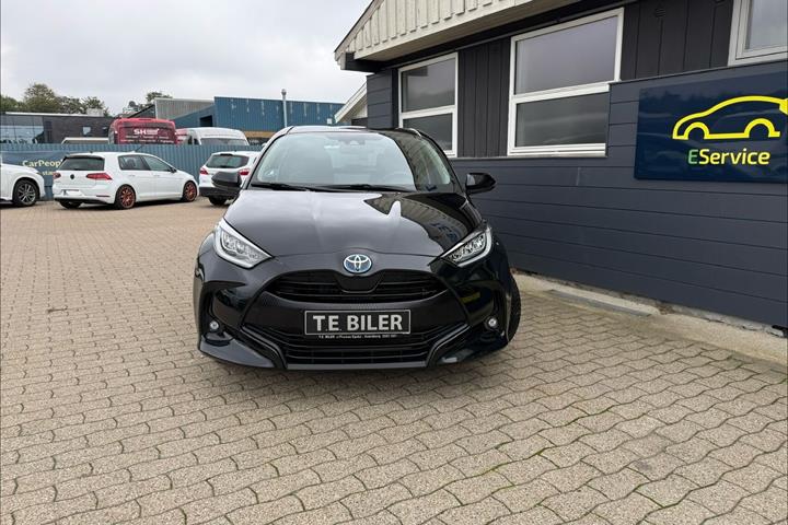 Sort Toyota Yaris fra 2022