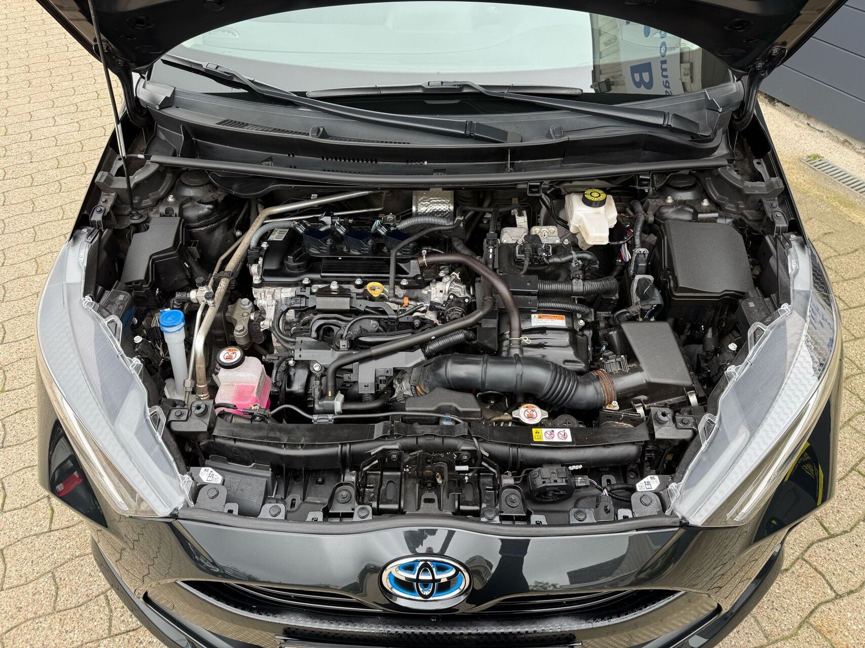Sort Toyota Yaris fra 2022