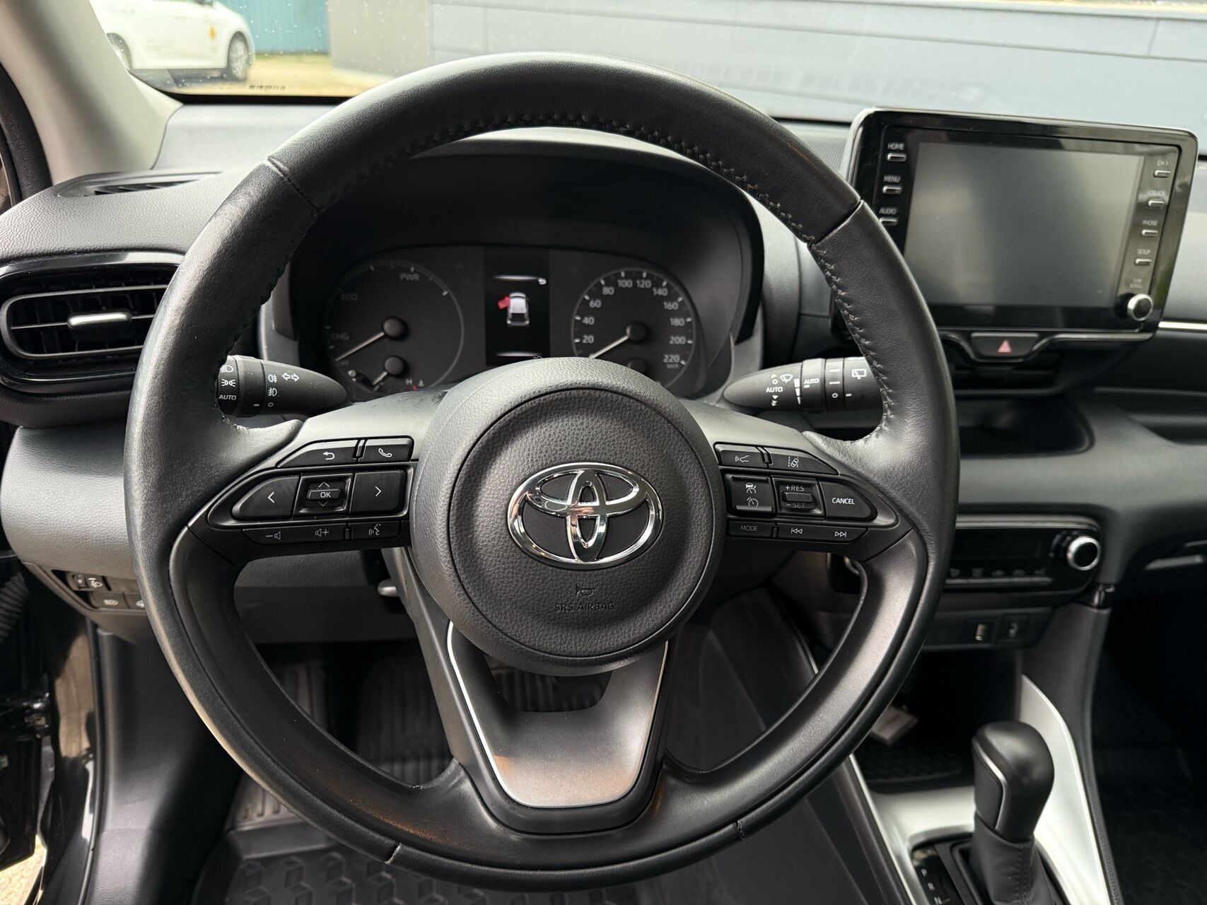 Sort Toyota Yaris fra 2022