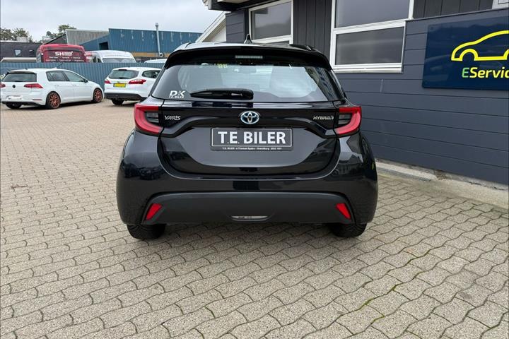 Sort Toyota Yaris fra 2022