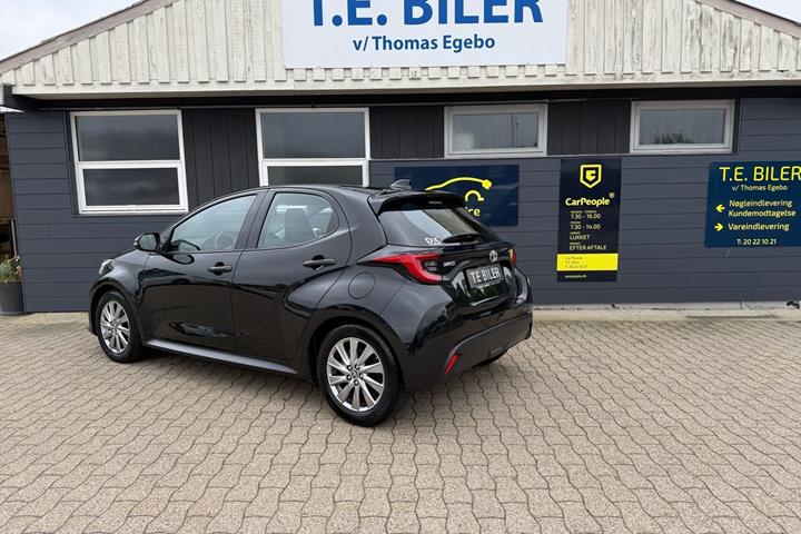 Sort Toyota Yaris fra 2022