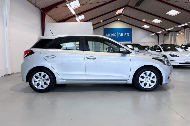 Sølv Hyundai i20 fra 2017