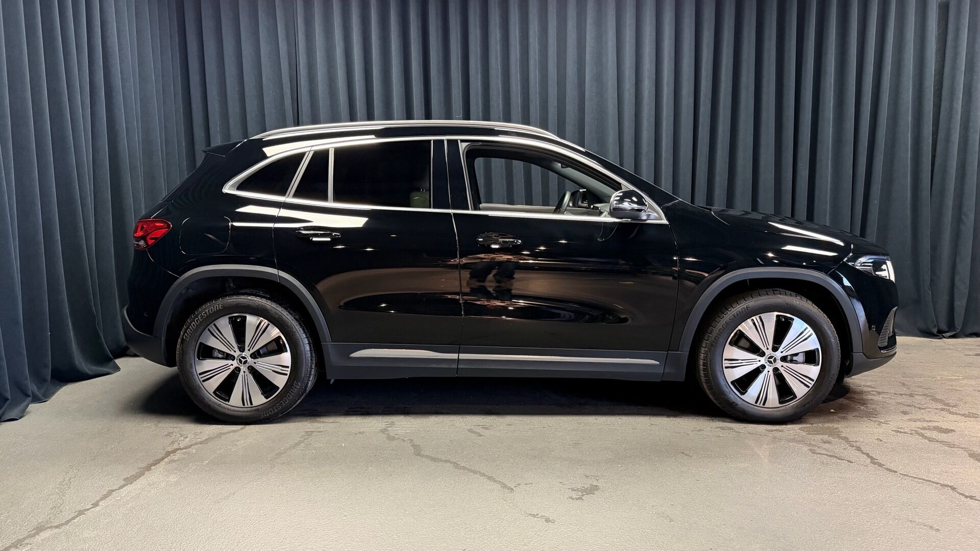 Sort Mercedes EQA250 fra 2023