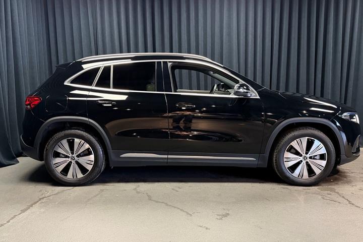 Sort Mercedes EQA250 fra 2023