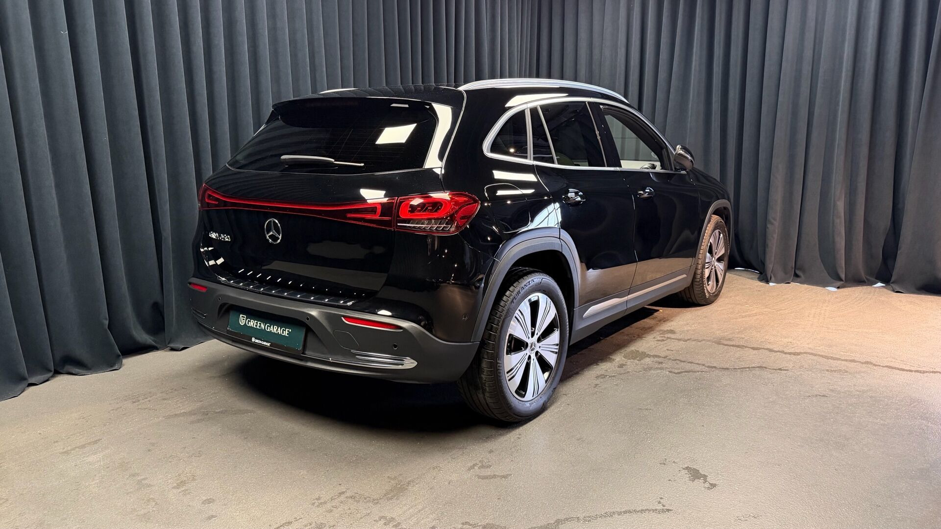 Sort Mercedes EQA250 fra 2023