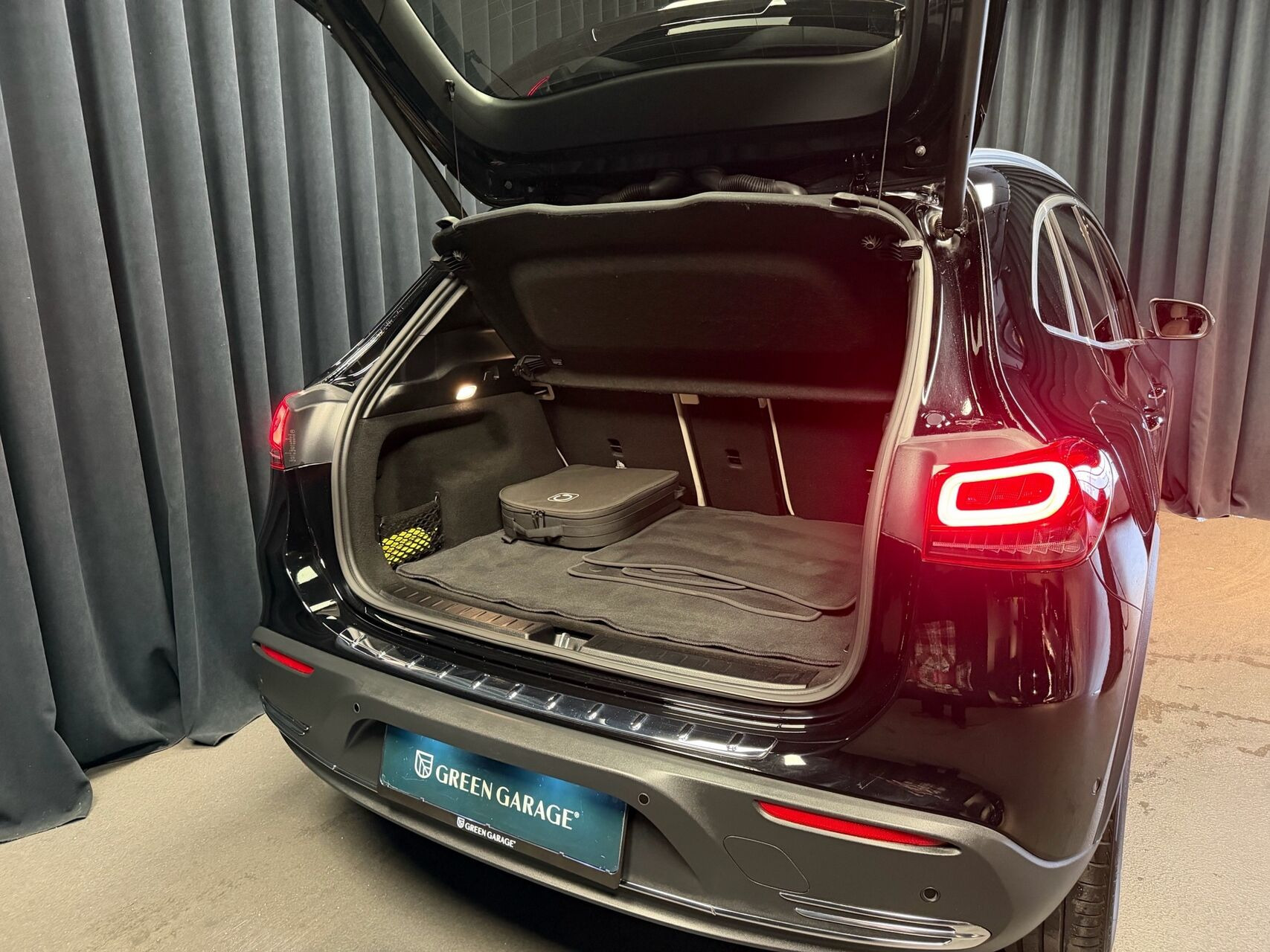 Sort Mercedes EQA250 fra 2023