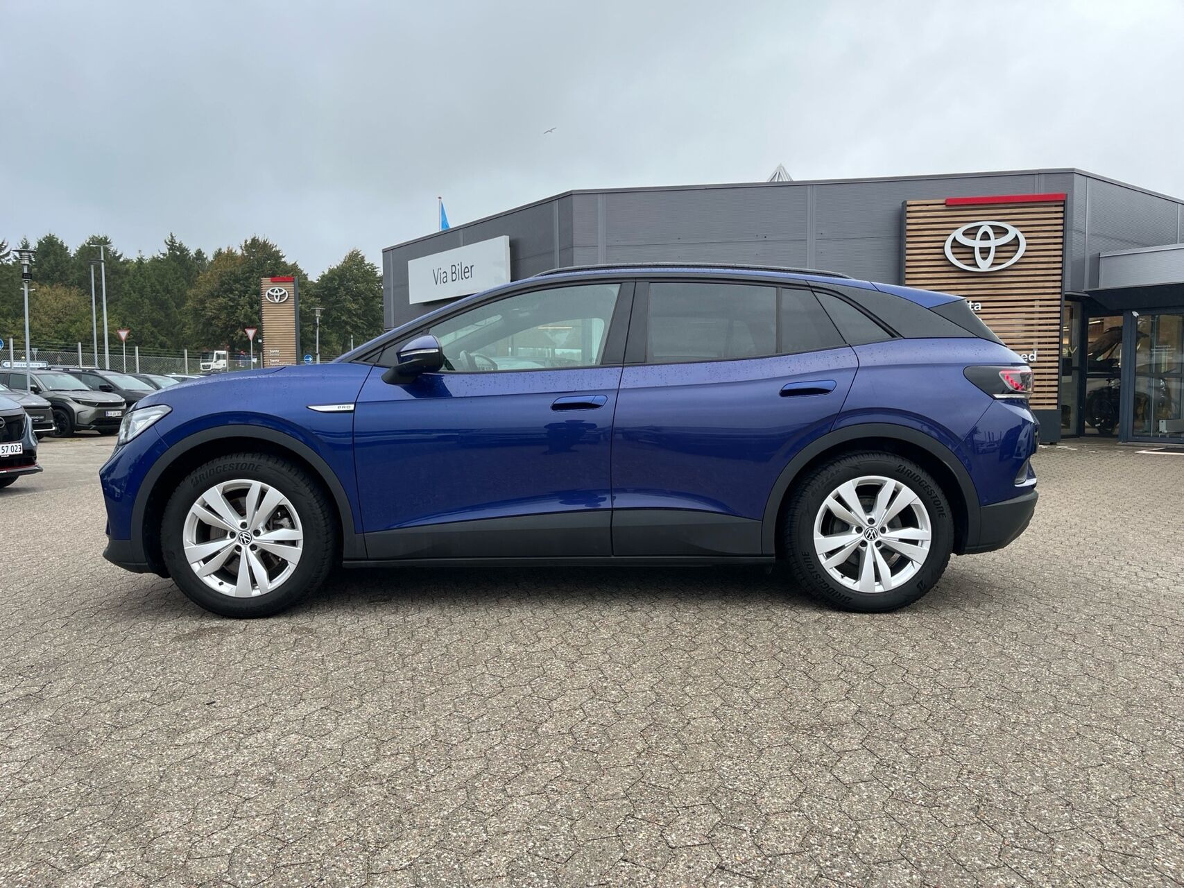 Blå VW ID.4 fra 2023