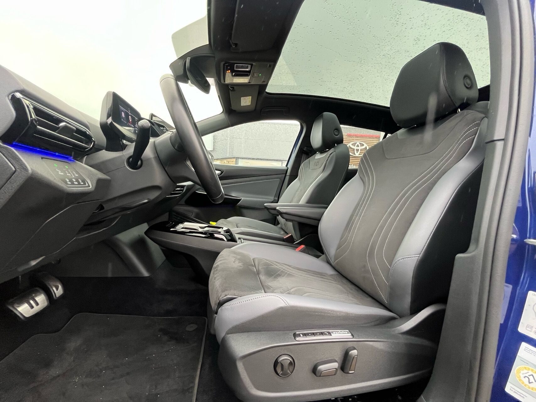 Blå VW ID.4 fra 2023