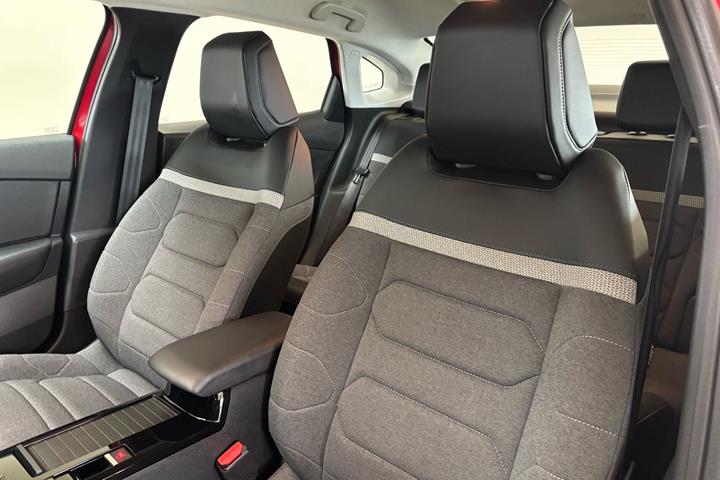 Rød Citroën C4 X fra 2024