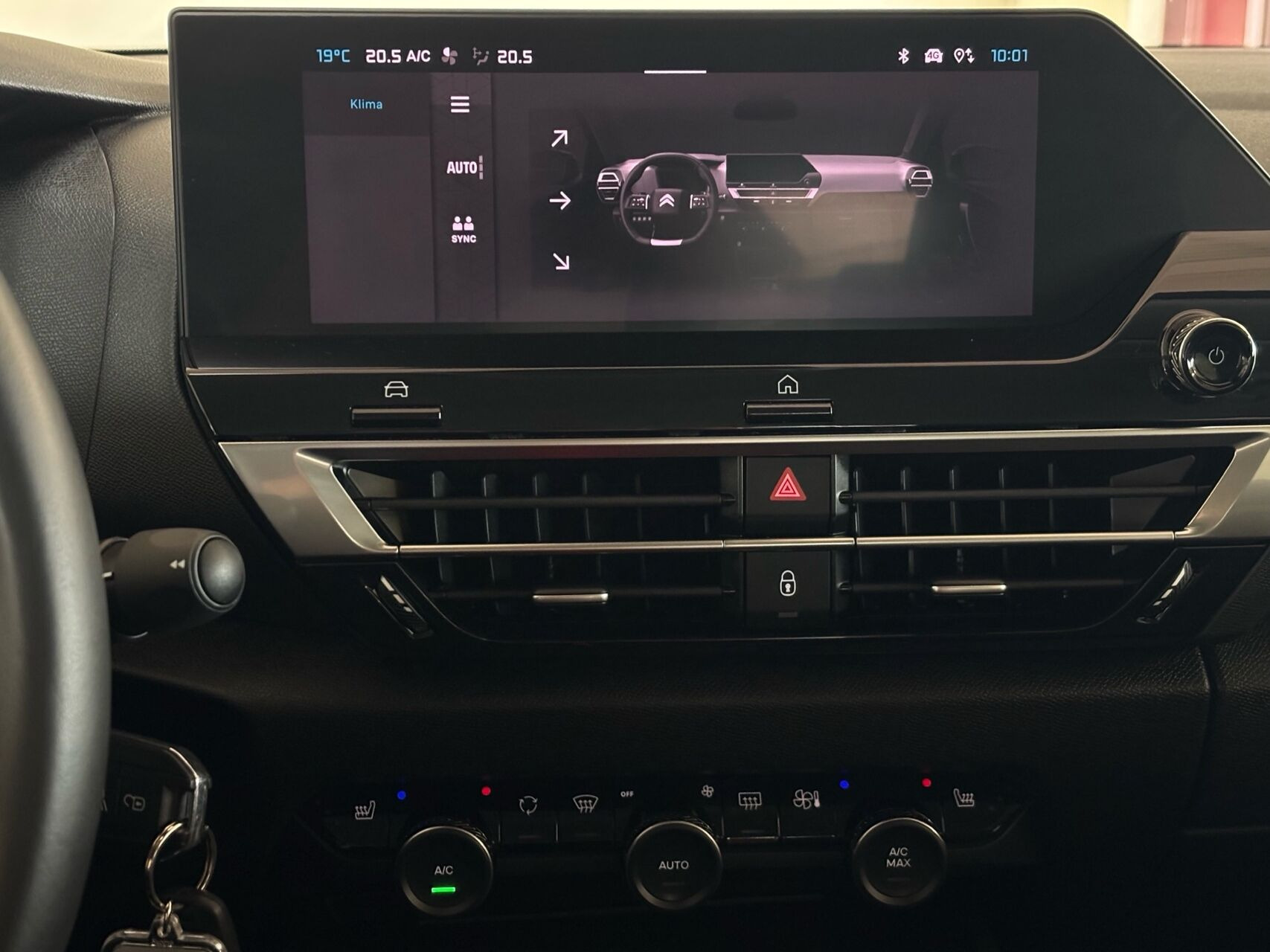 Rød Citroën C4 X fra 2024