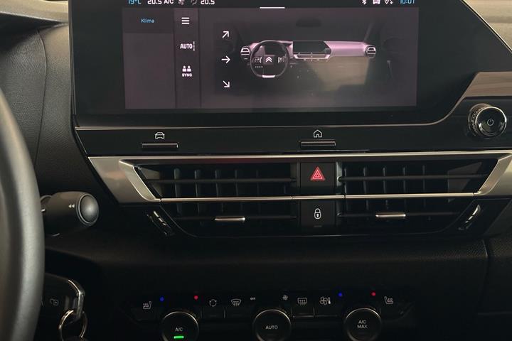 Rød Citroën C4 X fra 2024