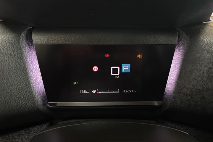 Rød Citroën C4 X fra 2024