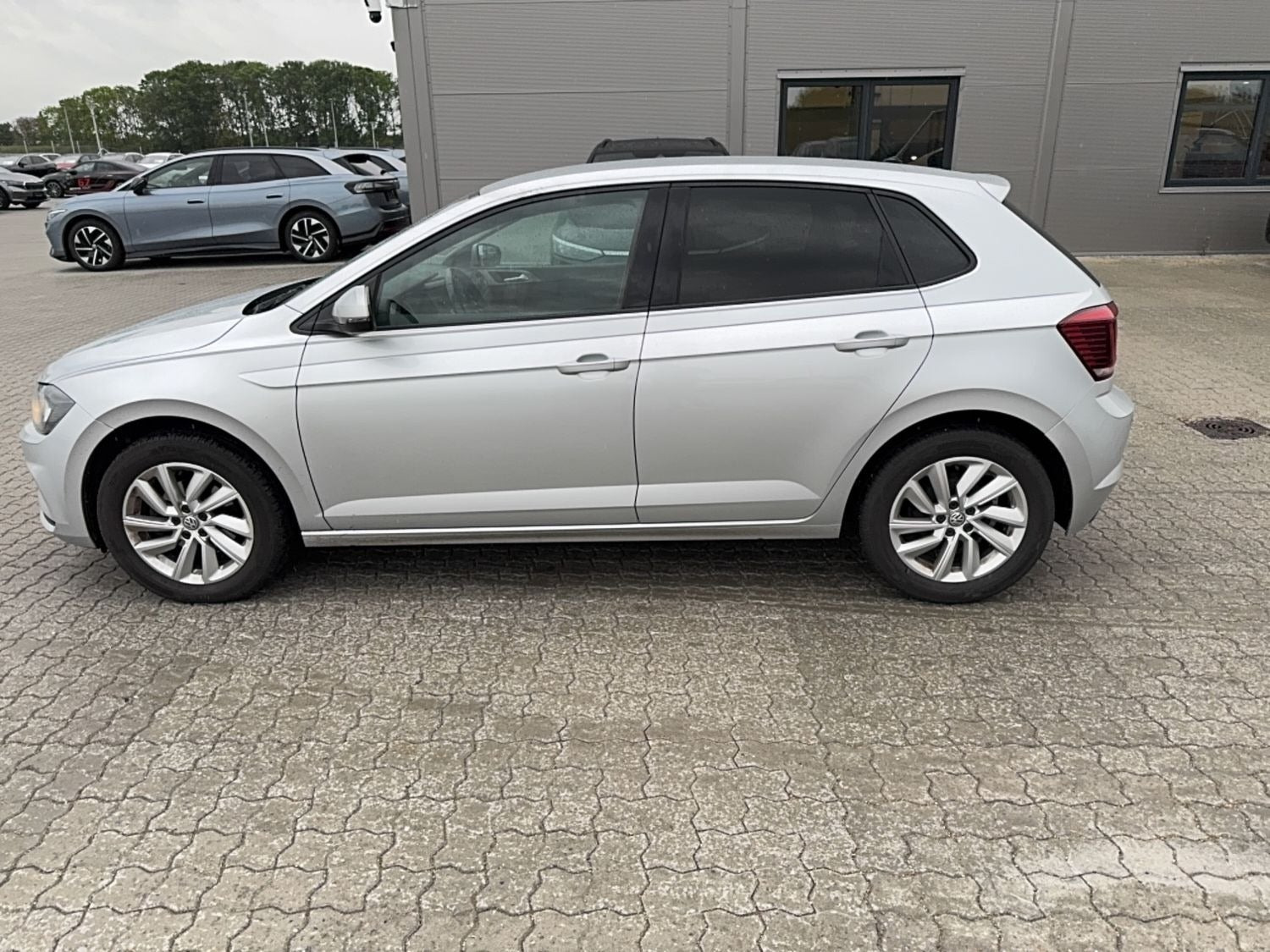 Sølv VW Polo fra 2019