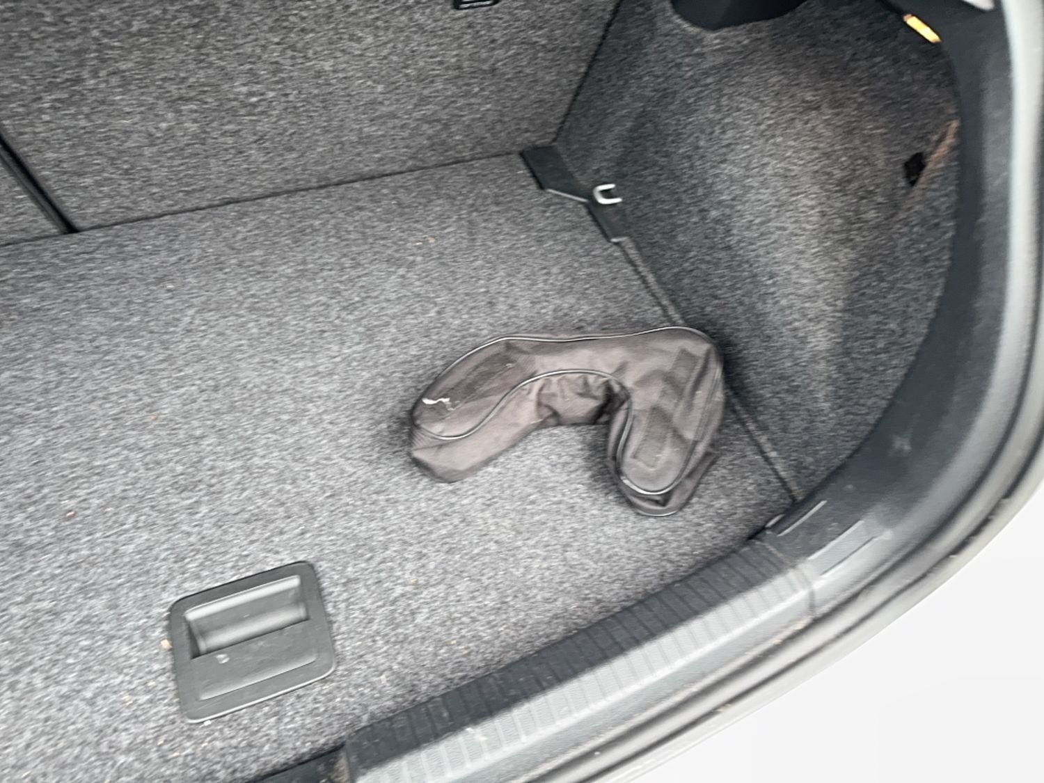 Sølv VW Polo fra 2019