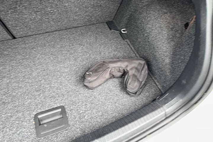 Sølv VW Polo fra 2019