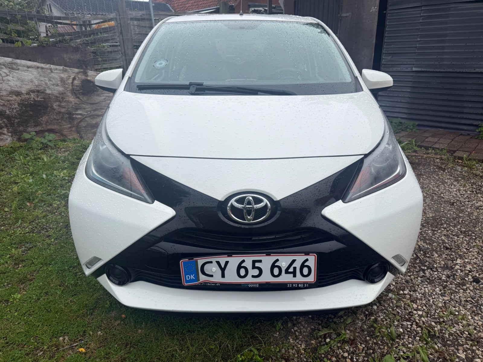 Hvid Toyota Aygo fra 2015