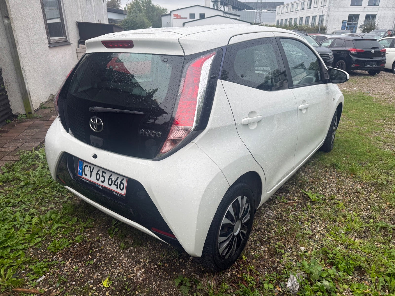 Hvid Toyota Aygo fra 2015
