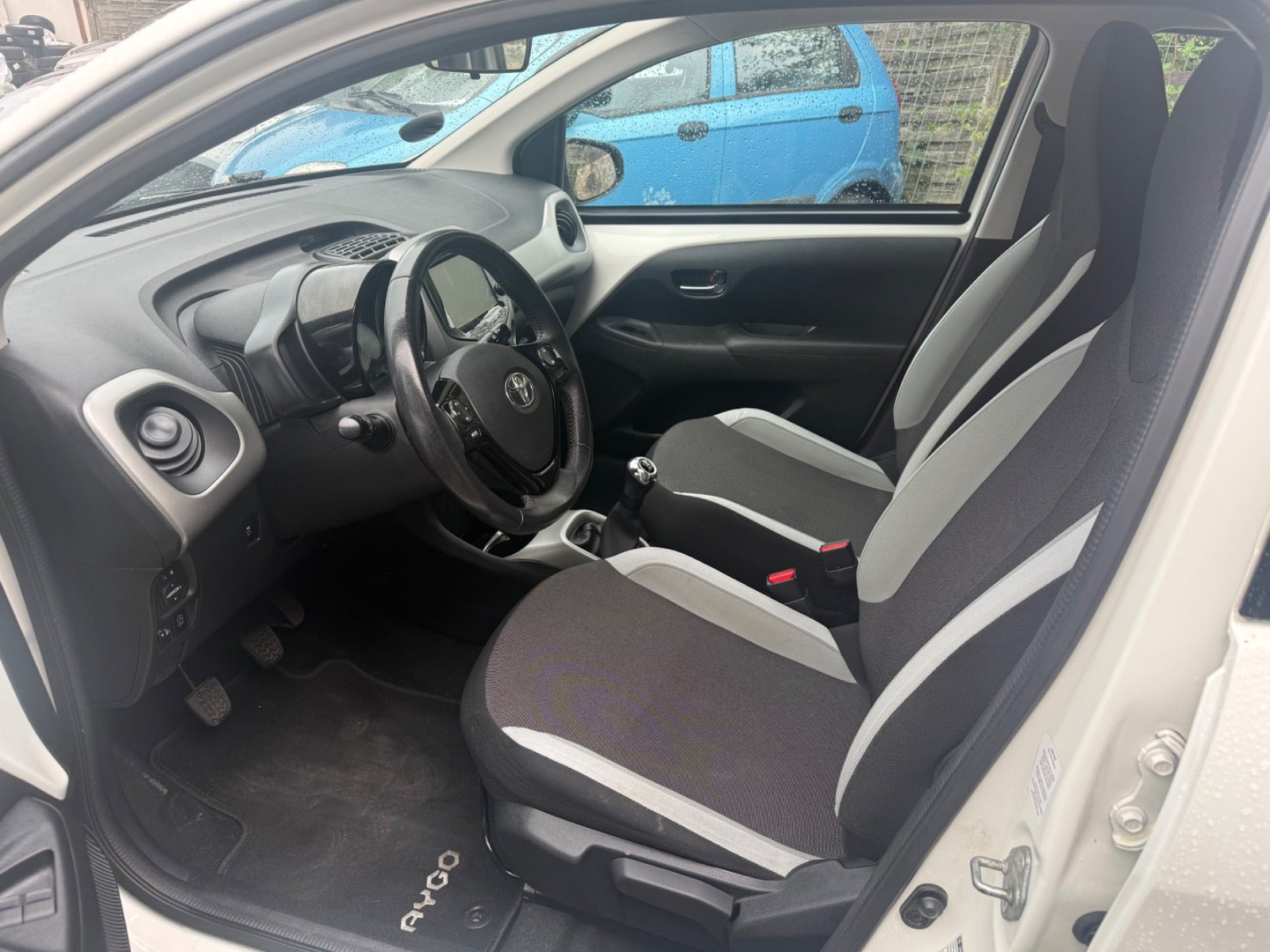 Hvid Toyota Aygo fra 2015