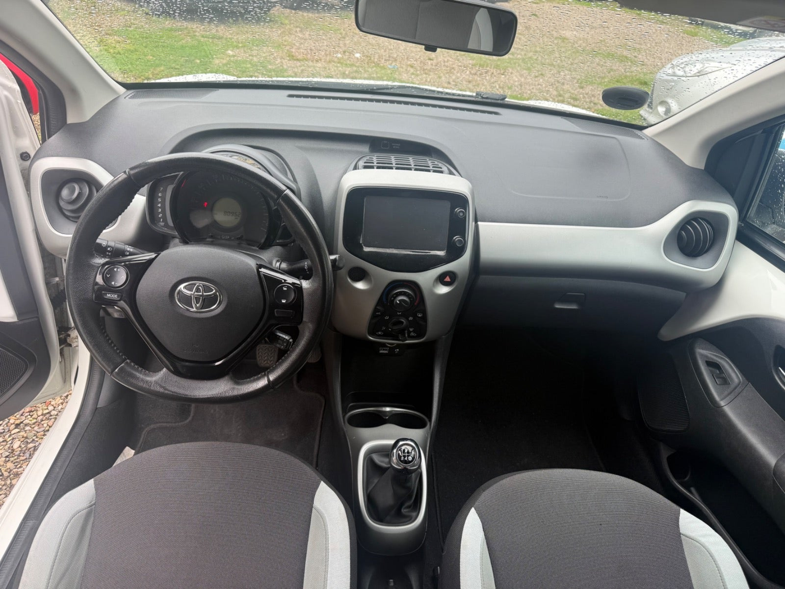 Hvid Toyota Aygo fra 2015