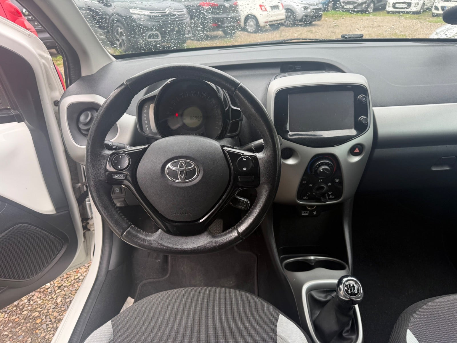 Hvid Toyota Aygo fra 2015