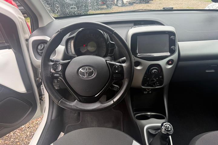 Hvid Toyota Aygo fra 2015