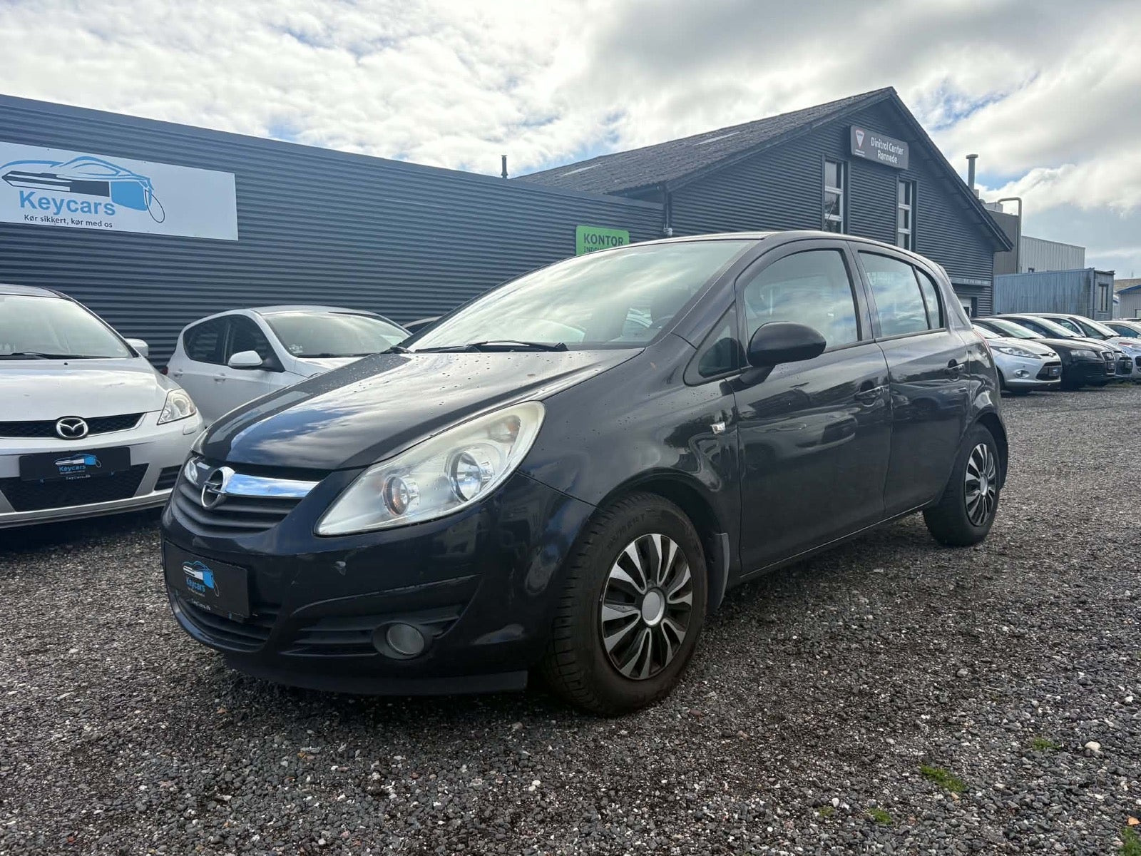 Sort Opel Corsa fra 2010