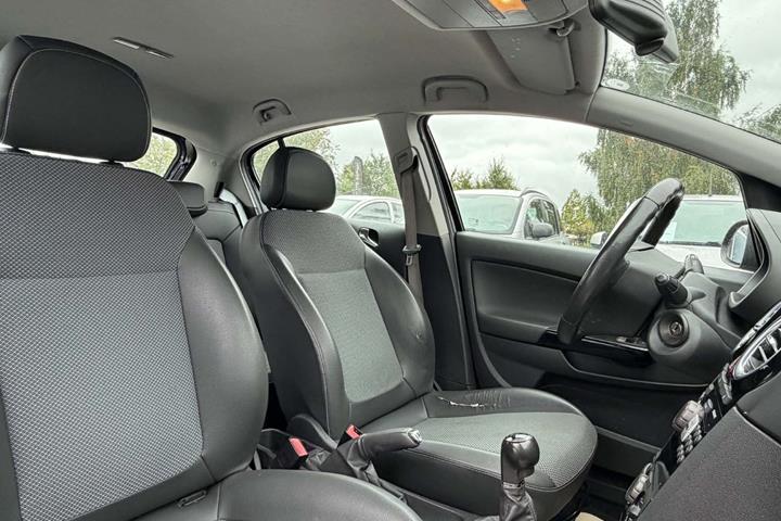 Sort Opel Corsa fra 2010