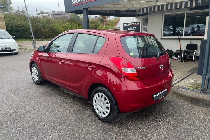 Grøn Hyundai i20 fra 2011