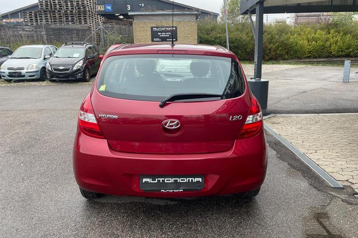 Grøn Hyundai i20 fra 2011