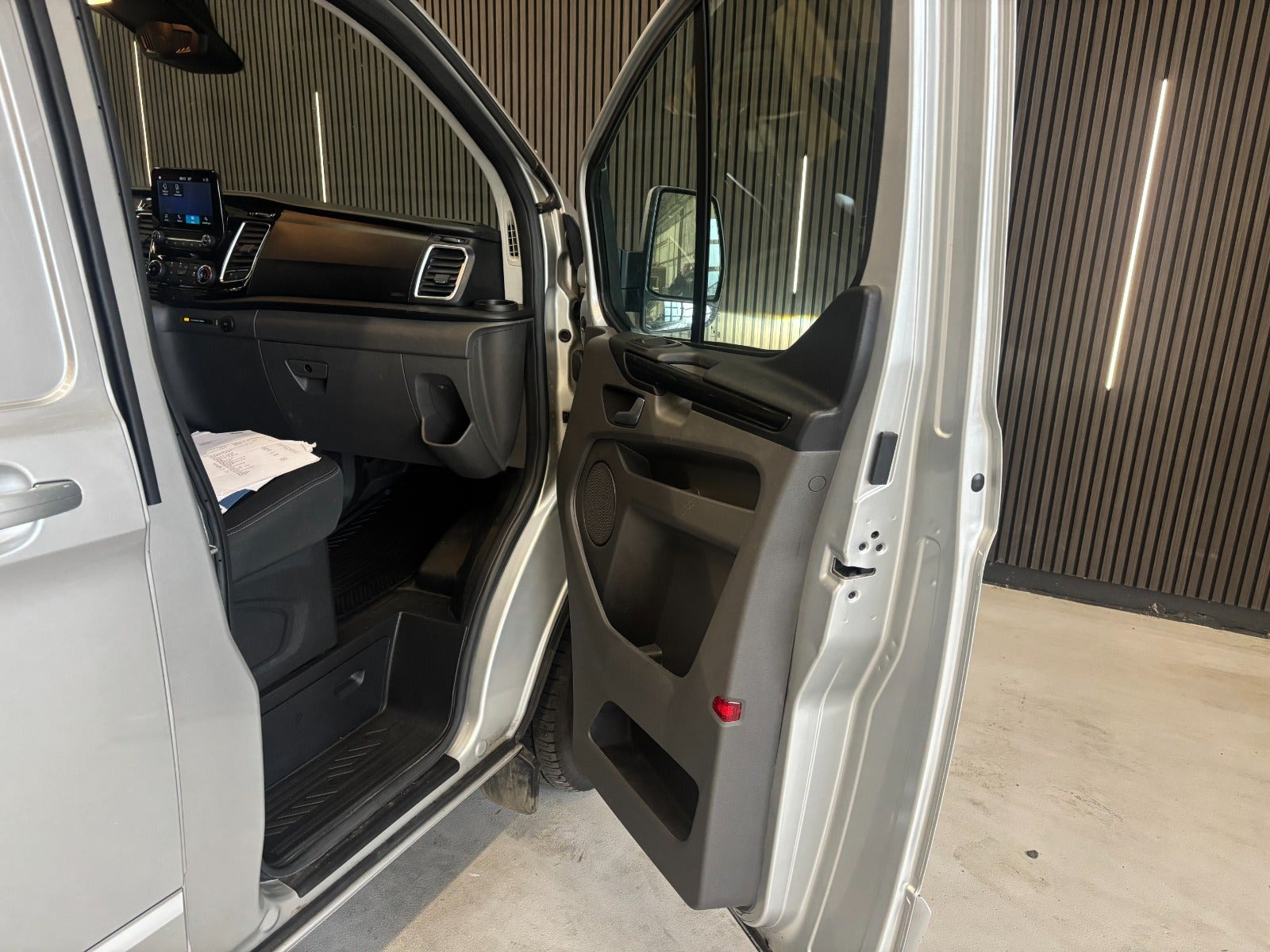 Gul Ford Transit Custom 340 L2 fra 2023