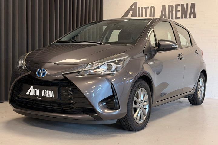 Grå Toyota Yaris fra 2017