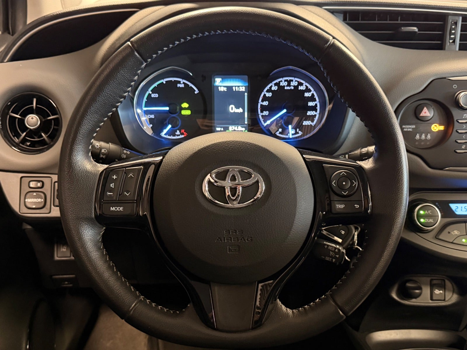 Grå Toyota Yaris fra 2017