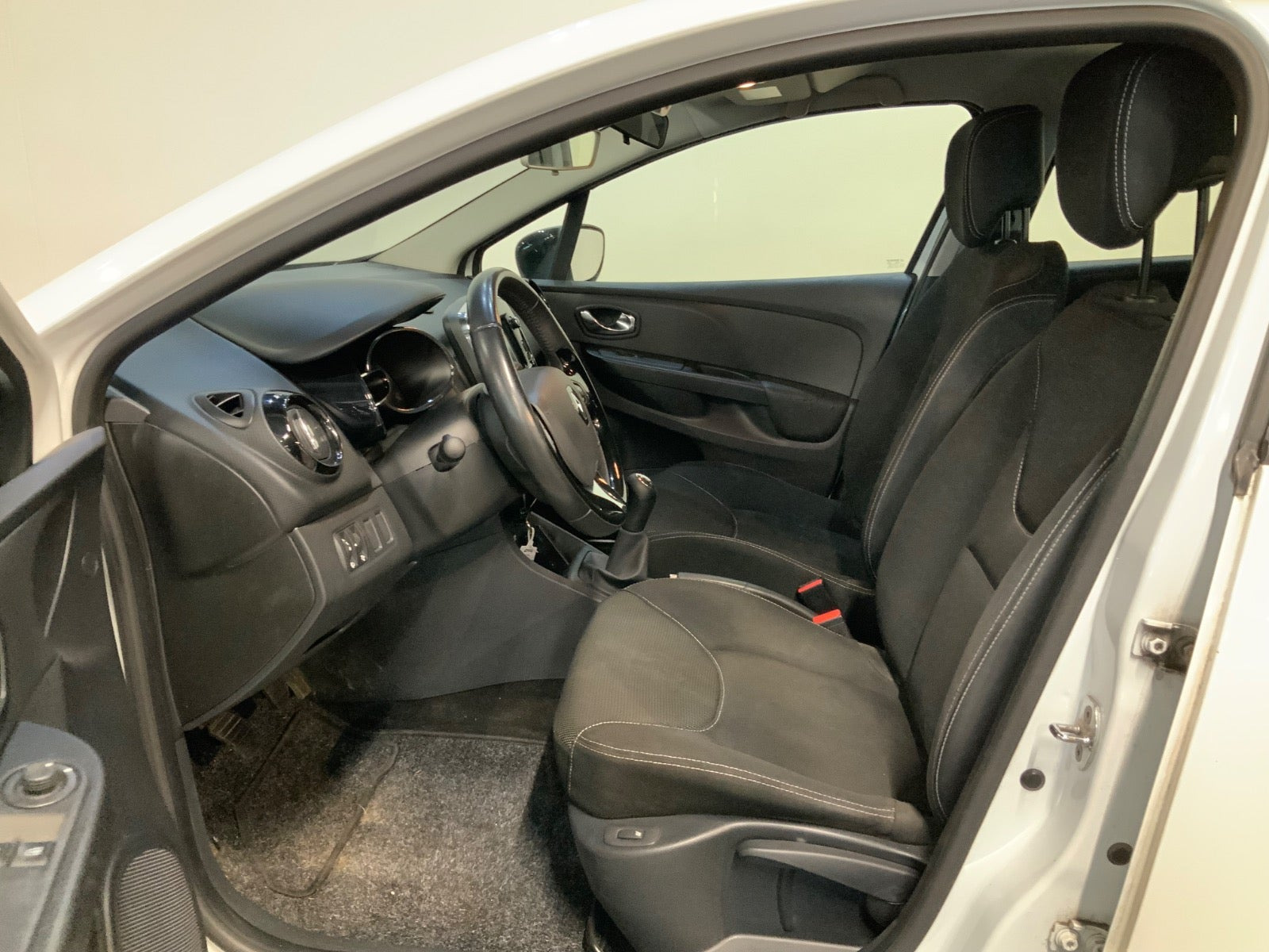 Hvid Renault Clio IV fra 2013