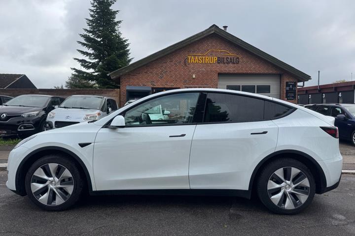 undefined Tesla Model Y fra 2021