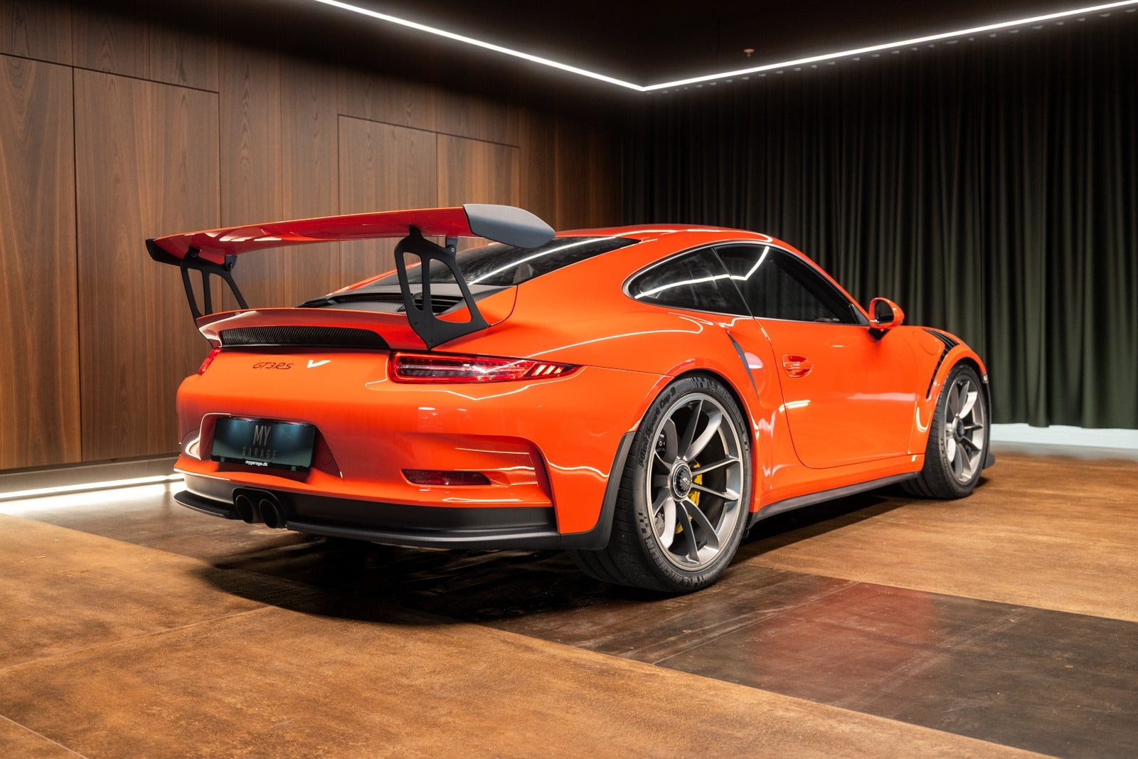 Orange Porsche 911 GT3 RS fra 2016