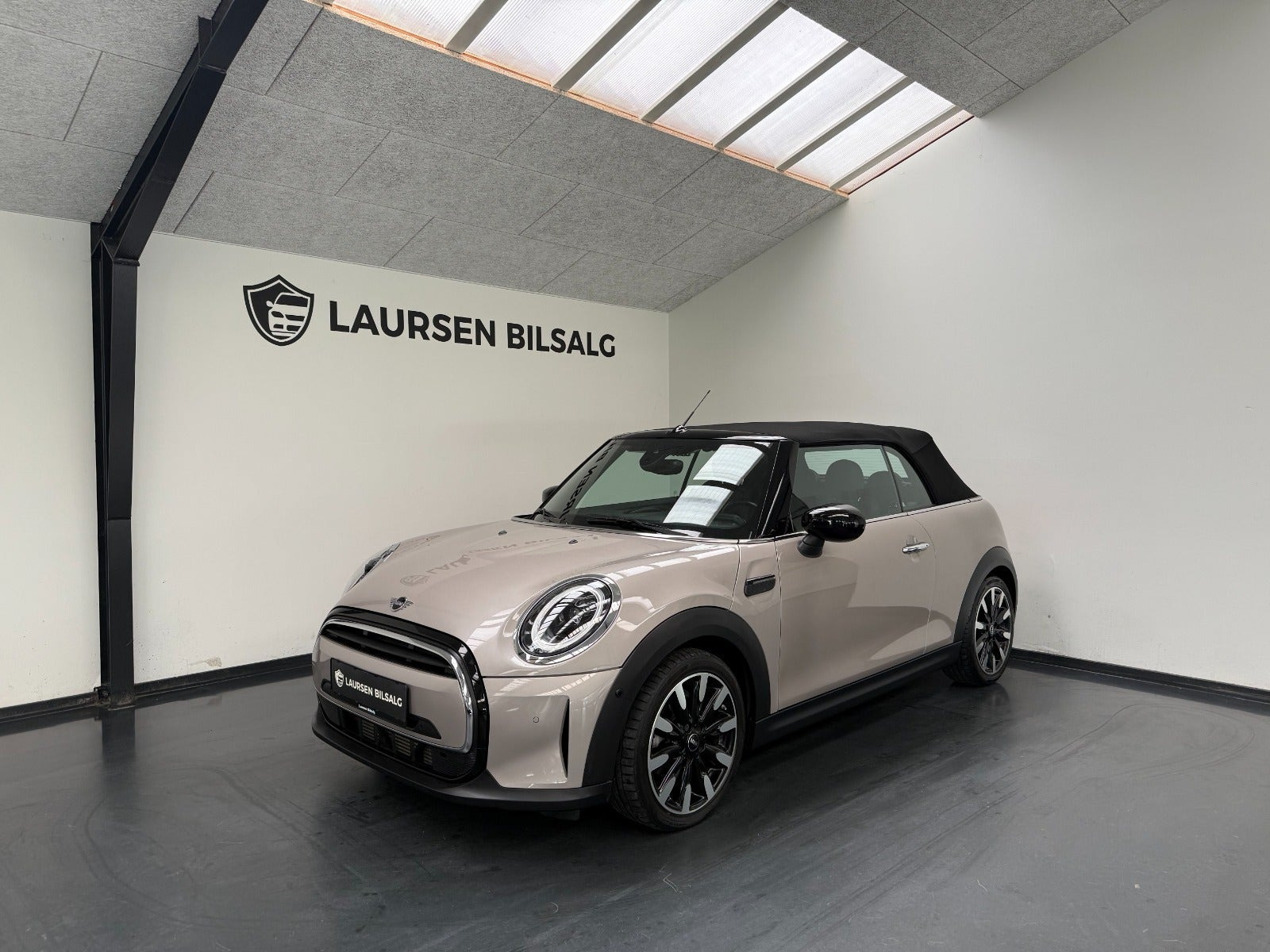 Brun Mini Cooper fra 2022