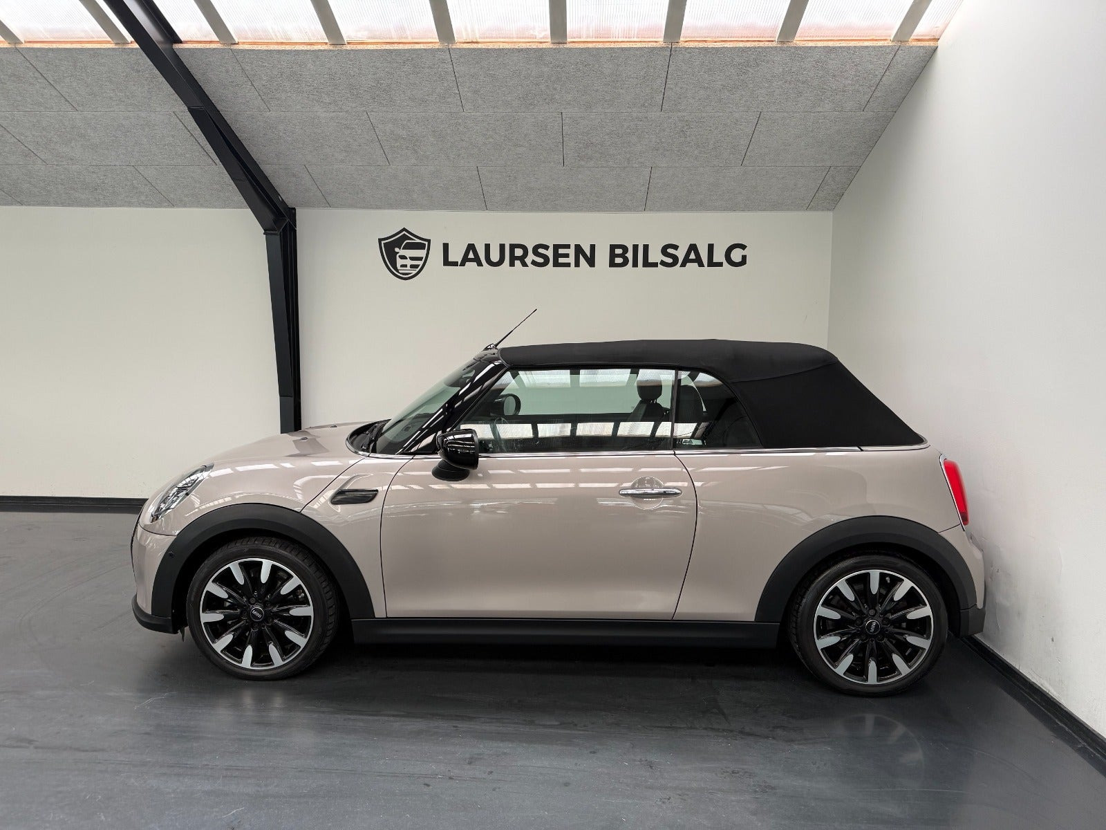 Brun Mini Cooper fra 2022