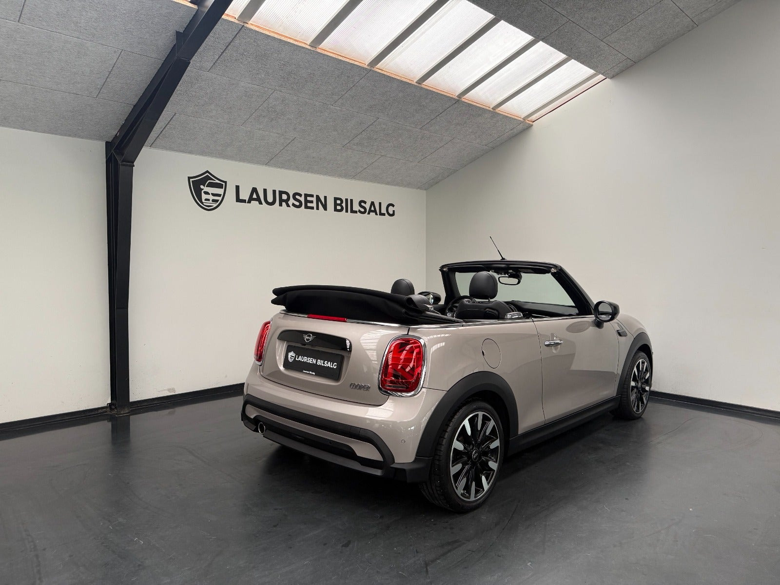 Brun Mini Cooper fra 2022