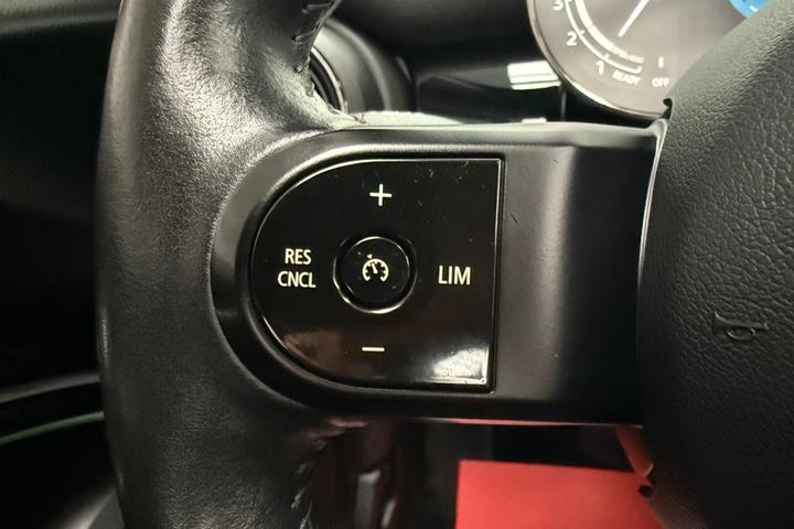 Brun Mini Cooper fra 2022