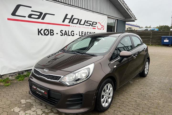 Brun Kia Rio fra 2016