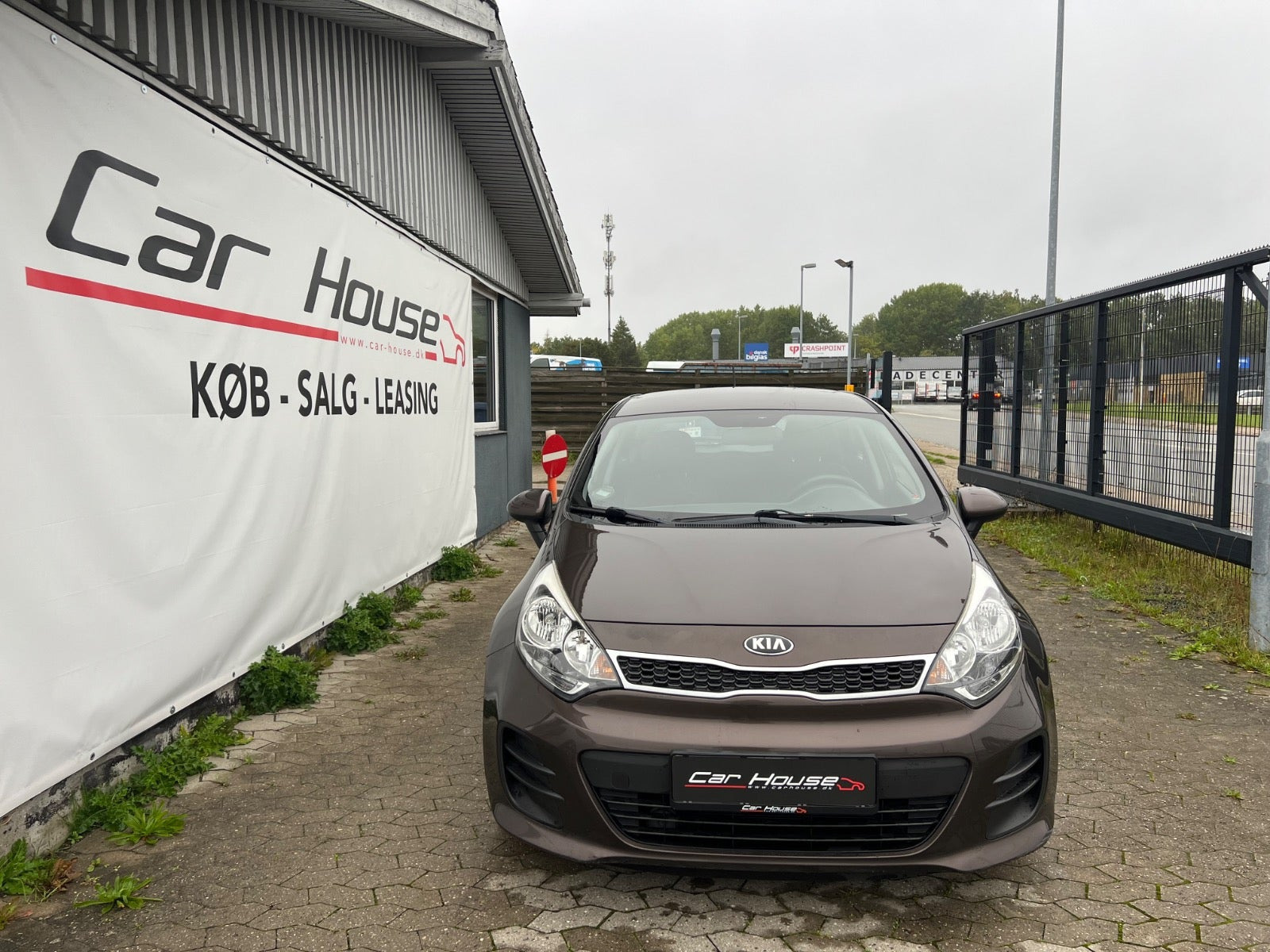 Brun Kia Rio fra 2016