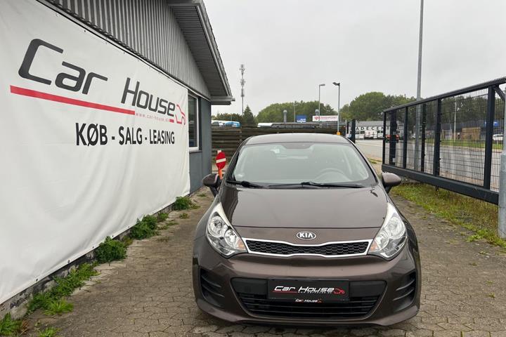 Brun Kia Rio fra 2016